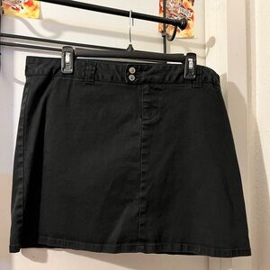 Dickies- size 18- black very mini skirt w/ fr zip, buttons. GUC.